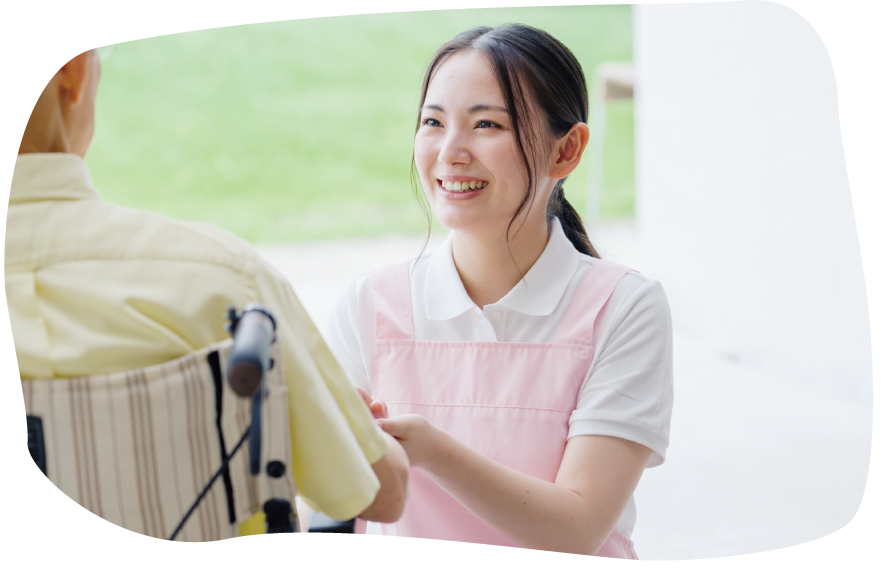 高齢者に寄り添っているイメージ